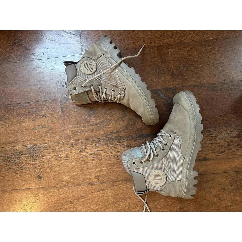 Palladium  Combat Boots in Grey